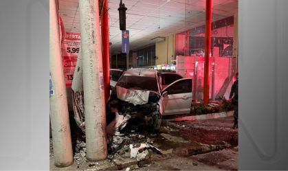 Vídeo: carro invade mercado e deixa uma vítima no Espírito Santo