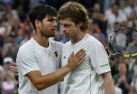 Alcaraz vence Rublev e avança às quartas de final de Wimbledon