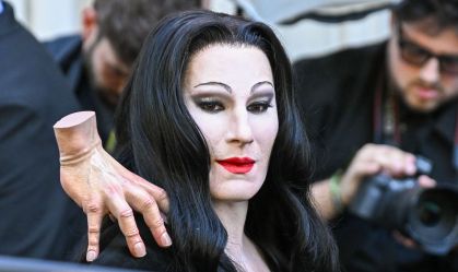 Quem é o maquiador que se transforma em celebridades nas Semanas de Moda