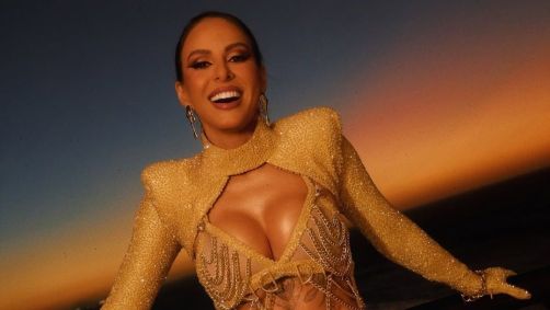 Alinne Rosa cantou "Sinais de Fogo", de Preta Gil, em seu trio no Fortal