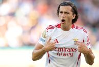 Real Madrid paga R$ 325 milhões para recontratar lateral revelado no clube