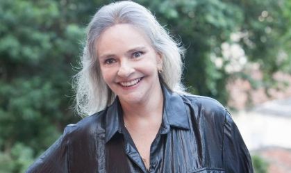 Angela Ro Ro sai do coma e advogado atualiza para a CNN estado de saúde da cantora