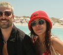 Anitta abre álbum de fotos de viagem para Ibiza com namorado e amigos; veja