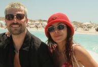Anitta abre álbum de fotos de viagem para Ibiza com namorado e amigos; veja