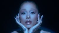 Ariana Grande lança coleção de produtos de beleza brilhantes; veja