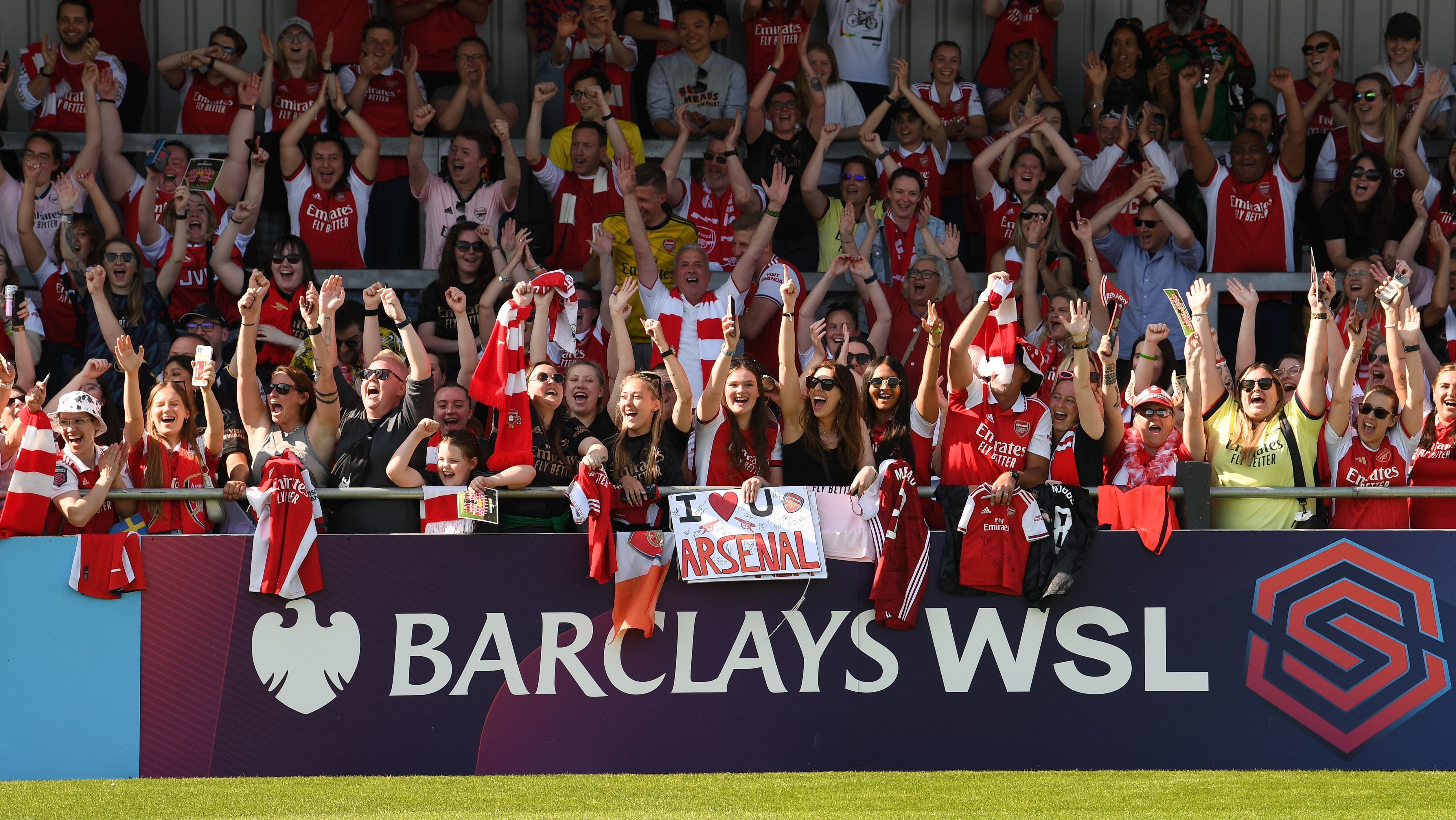 Torcedores do Arsenal em jogo da equipe na Women's Super League
