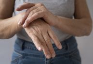 Estudo global vê aumento alarmante de artrose em mulheres na pós-menopausa