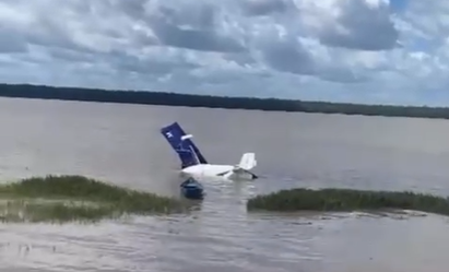Vídeo mostra aeronave submersa em rio após queda em Belém