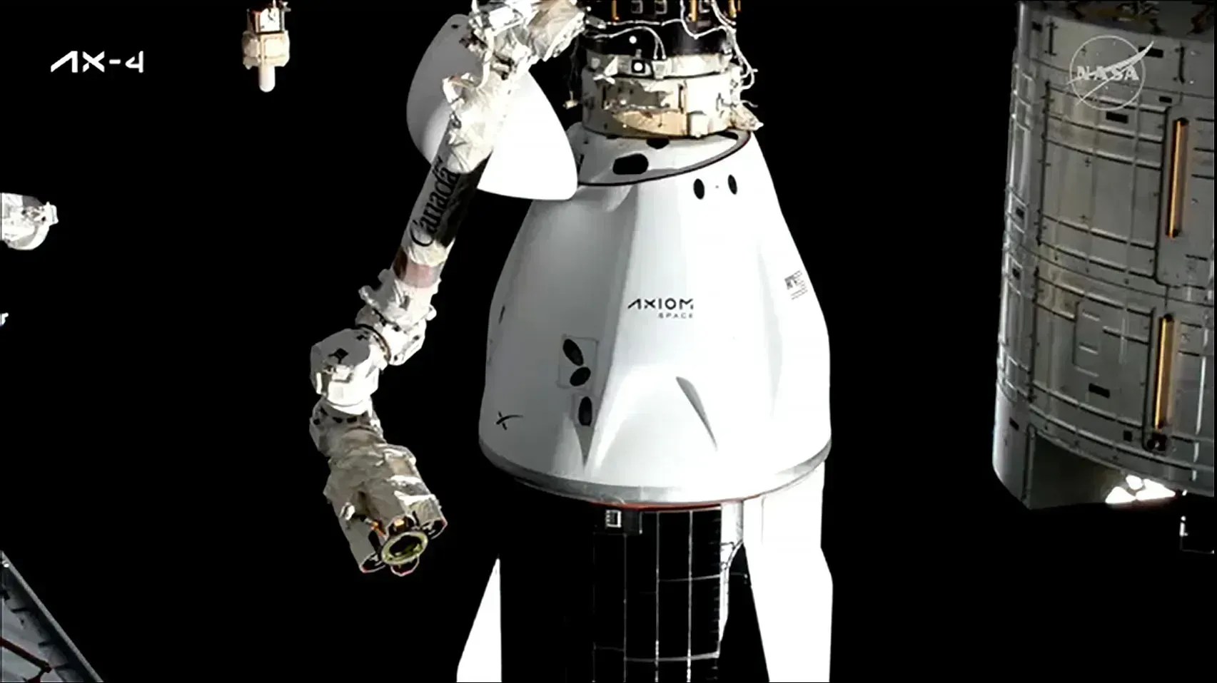 Nave espacial SpaceX Dragon com a tripulação da Missão Axiom 4 desacoplando da Estação Espacial Internacional no módulo Harmony