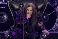 Ozzy Osbourne posa com astros do heavy metal às vésperas de aposentadoria