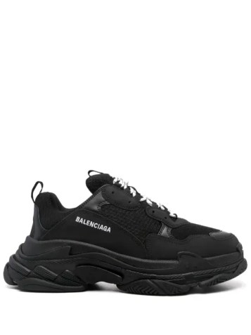 Modelo Triple S da Balenciaga na cor preto • Balenciaga