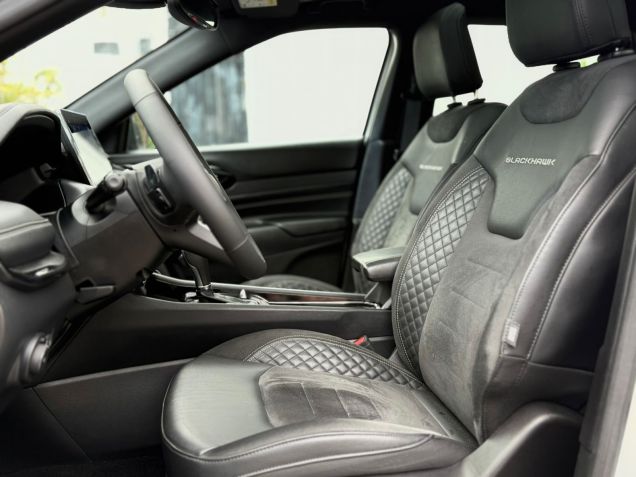 Seats mix leather and suede • Rodrigo Barros/CNN
