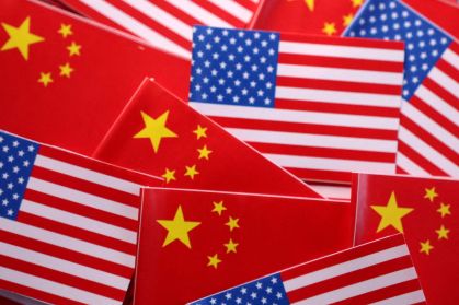 Bandeiras da China e dos EUA