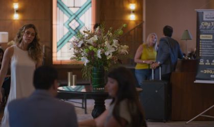 Fãs de "Vale Tudo" veem que bar quebrado por Heleninha era de outra novela