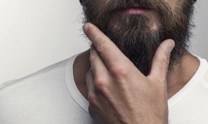 Barbas podem ter mais bactérias que privadas? Especialista responde