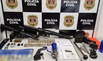 "Armeiro" do PCC é preso com fuzis em Santos, no litoral paulista