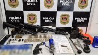 "Armeiro" do PCC é preso com fuzis em Santos, no litoral paulista