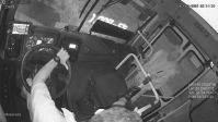 Vídeo: motorista de ônibus é esfaqueado durante tentativa de assalto no ES
