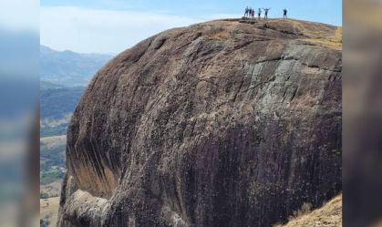 Mulher morre ao cair durante rapel na Pedra do Elefante, em MG