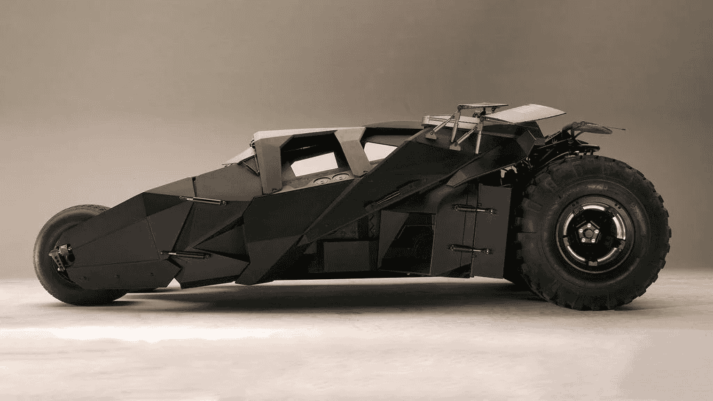 Modelo de Neymar foi inspirado no batmóvel, carro do personagem Batman, no filme Cavaleiro das Trevas, lançado em 2008 • Reprodução/Warner Bros