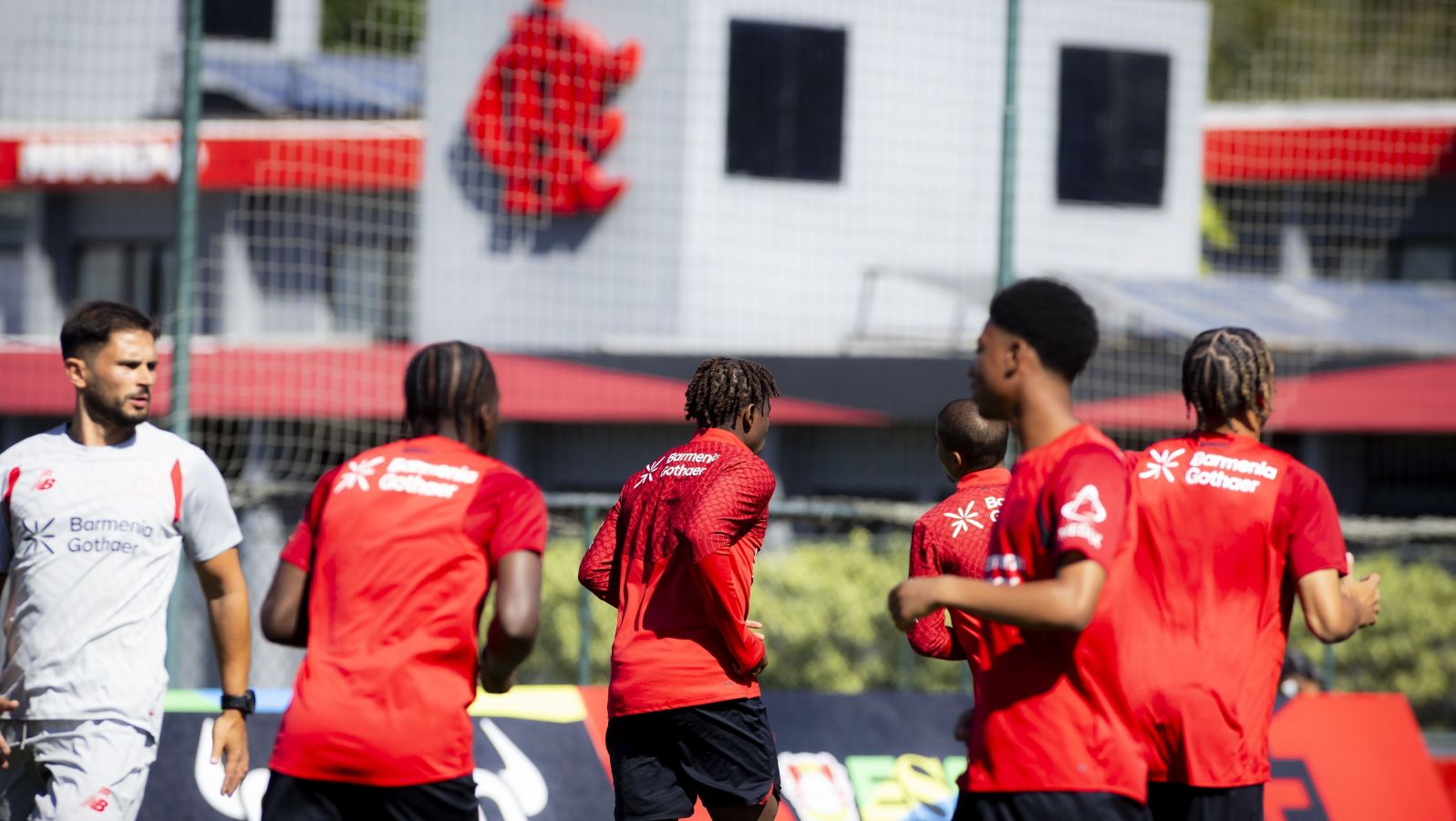 PARCERIA INTERNACIONAL! União entre Flamengo e gigante europeu é promovida por encontro de diretorias no Rio
