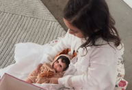 Filha de Ticiane e Tralli ganha bebê reborn no aniversário de 6 anos