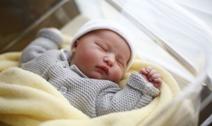 Bebês feitos com DNA de três pessoas ficam livres de doenças hereditárias