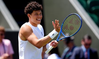 Tenista precisa de apenas 1 minuto para vencer rival em Wimbledon