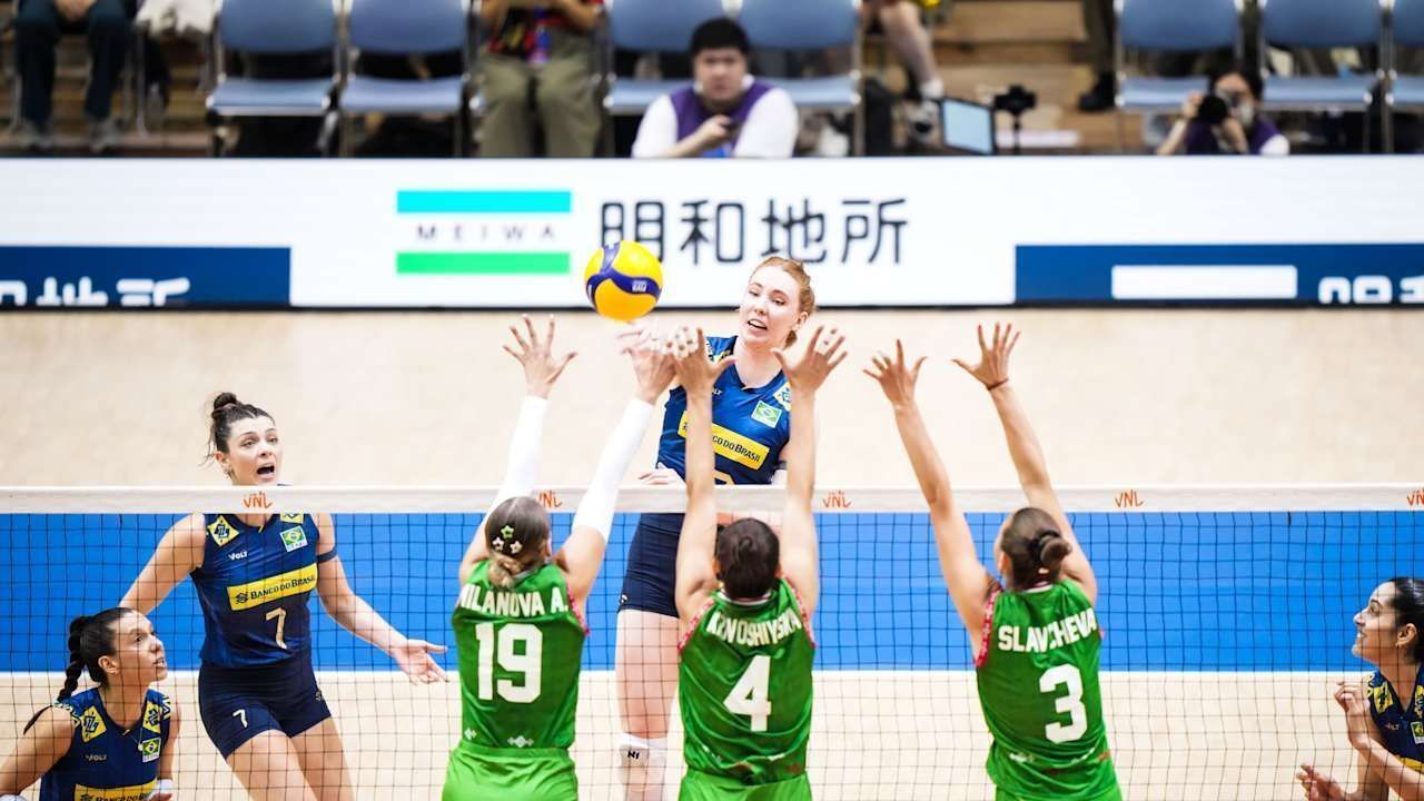 Júlia Bergmann marca ponto para o Brasil no vôlei