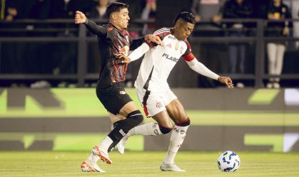 Brasileirão: Wesley decide, Flamengo vence Bragantino e encosta no líder