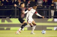 Brasileirão: Wesley decide, Flamengo vence Bragantino e encosta no líder