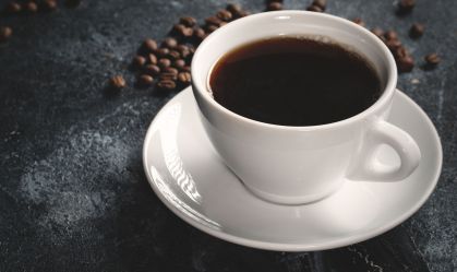 Café preto e sem açúcar faz bem para coração e longevidade, diz estudo