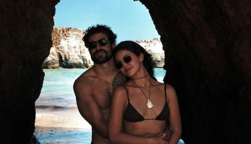 Vitoria Bohn abre álbum de fotos com Caio Castro