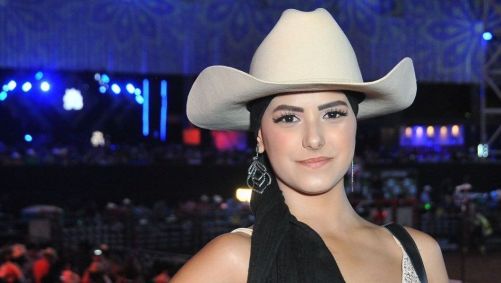Por ter paixão pela música sertaneja e os rodeios, ela foi nomeada Rainha Inspiração de festas no interior de SP