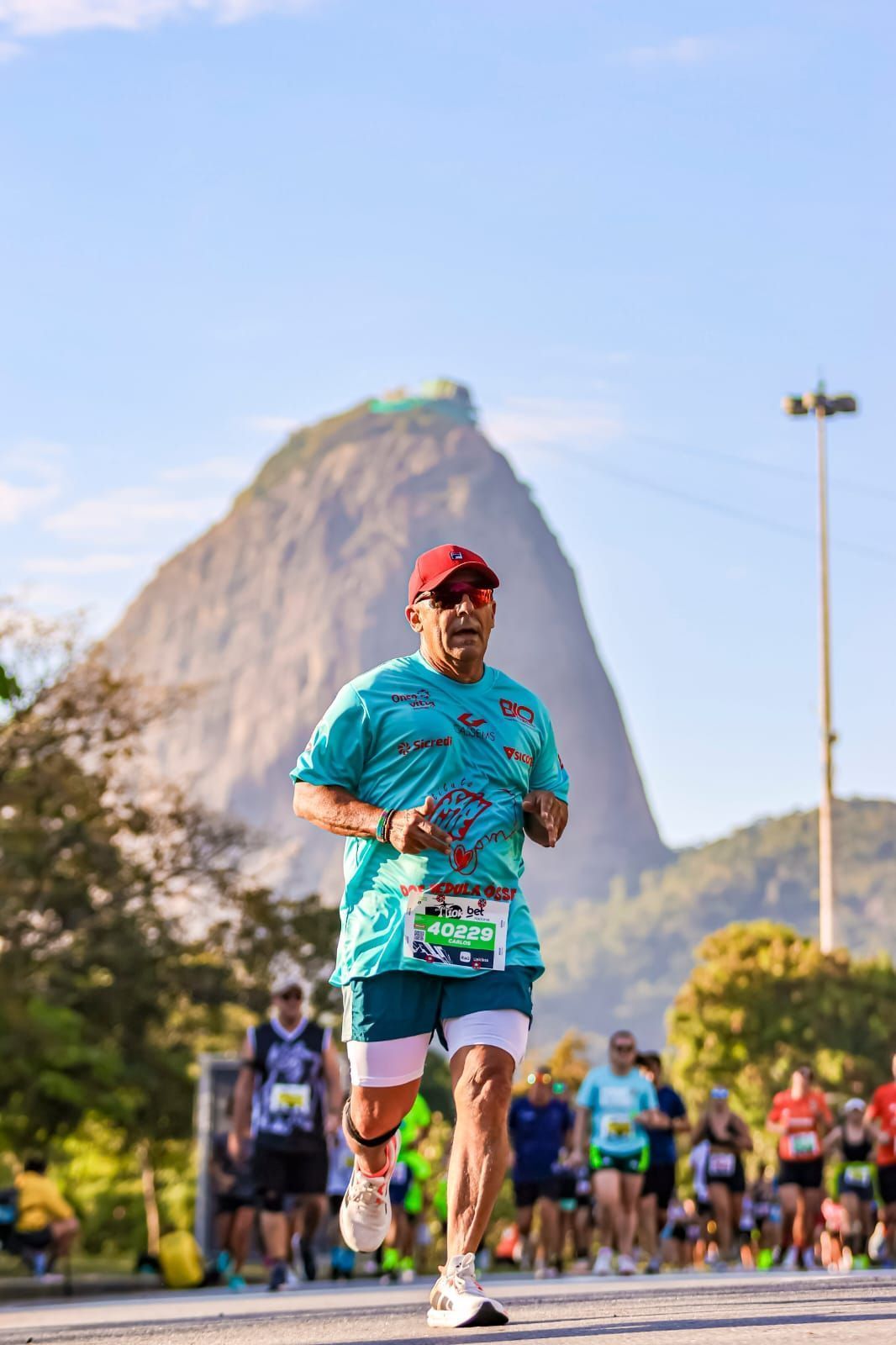 Professor Carlão fumou por 35 anos, foi diagnosticado com doença rara e recebeu um transplante de medula óssea em 2016; a corrida foi sua forma de mudar de vida • Carlão/Arquivo Pessoal