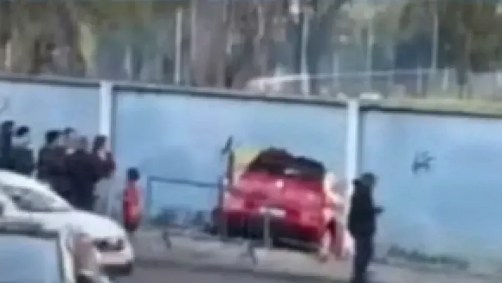 Carro desgovernado quebrou muro da Toca da Raposa I