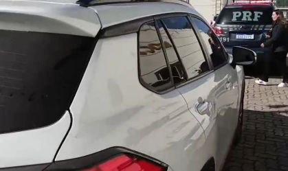 PM é preso com carro clonado que estava no comboio da milícia no RJ