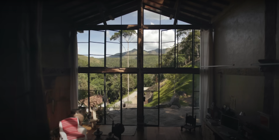 Gilda Midani e Maria Bethânia vivem em cabana em Petrópolis (RJ)