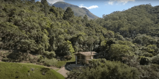 Gilda Midani e Maria Bethânia vivem em cabana em Petrópolis (RJ)