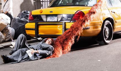 Chappell Roan é vista gravando clipe com referência à Rapunzel em Nova York
