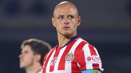 Chicharito jogando pelo seu atual clube, o Chivas Guadalajara