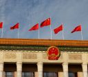 China proíbe saída de dois passageiros com destino aos EUA; entenda