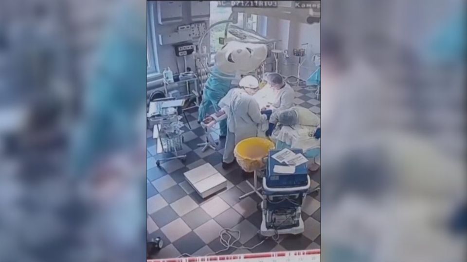 Vídeo: Médicos realizam cirurgia em meio a terremoto na Rússia