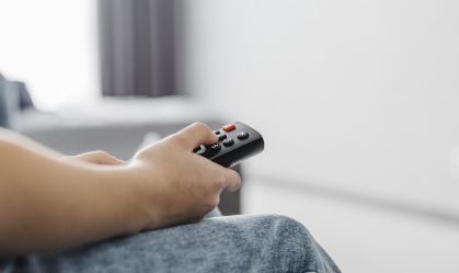 A TV te espiona? Saiba como desativar o ACR e proteger sua privacidade