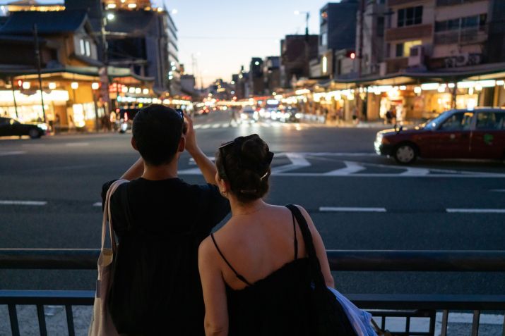 cnn-L19jb21wb25lbnRzL2ltYWdlL2luc3RhbmNlcy9jbWQ3MjA1ZDUwMDIzM2I2bmpmcXZmYjdo-L19jb21wb25lbnRzL2FydGljbGUvaW5zdGFuY2VzL2NtZDcwNGpjajAwMnQyN3BiNHp3NDg3cm0 Por que o Japão criou uma força-tarefa para lidar com estrangeiros?