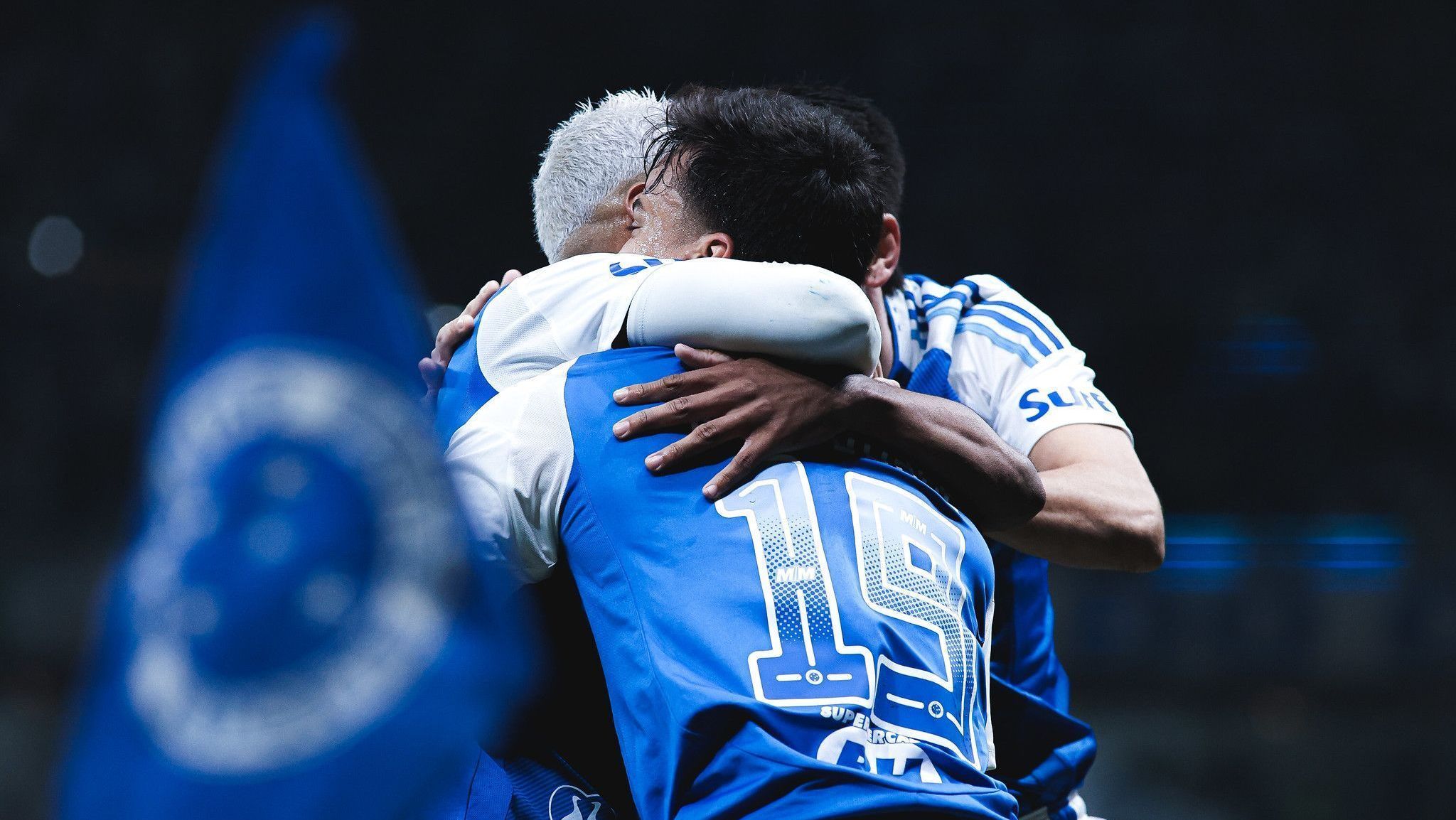 Cruzeiro busca marca de 2014 em confronto com o Fluminense