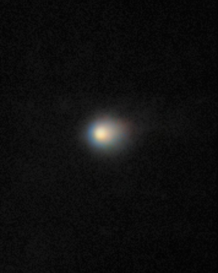 O cometa 3I/ATLAS é capturado nesta imagem pelo telescópio Gemini North. • Observatório Internacional Gemini/NOIRLab/NSF/AURA/K. Meech (IfA/U. Hawaii) Processamento de imagem: Jen Miller e Mahdi Zamani (NSF NOIRLab)