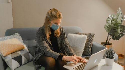 Os modelos de linguagem testados – GPT-4o da OpenAI, Gemini 1.5 Pro da Google, Llama 3.2-90B Vision da Meta, Grok Beta da xAI e Claude 3.5 Sonnet da Anthropic – foram questionados com 10 perguntas