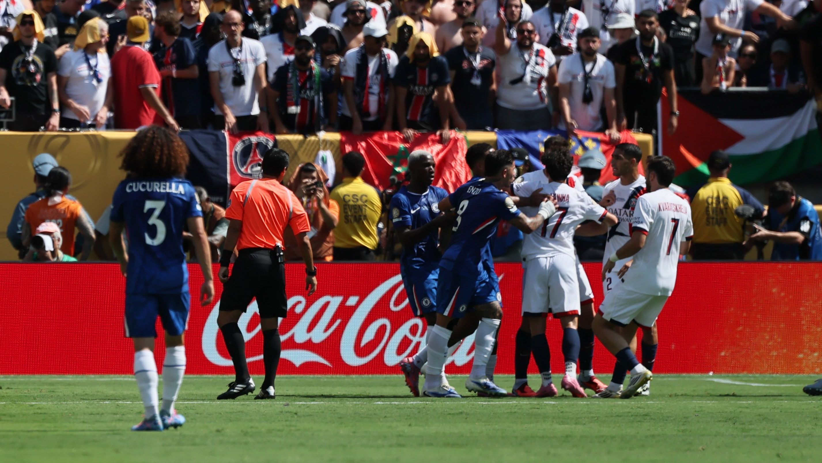 Confusão entre jogadores do Chelsea e PSG após primeiro gol de Palmer