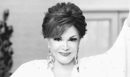 Quem foi Connie Francis, voz de "Estúpido Cupido", que morreu aos 87 anos